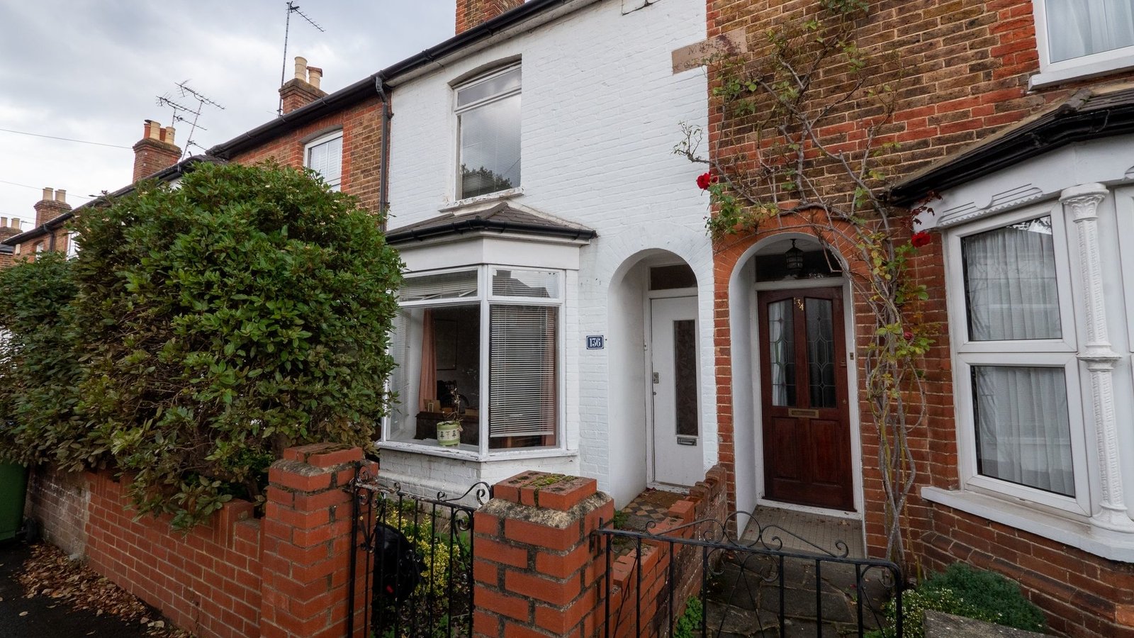 2 bedroom house for sale in Anyards Road, Cobham, KT11 2LH Davies