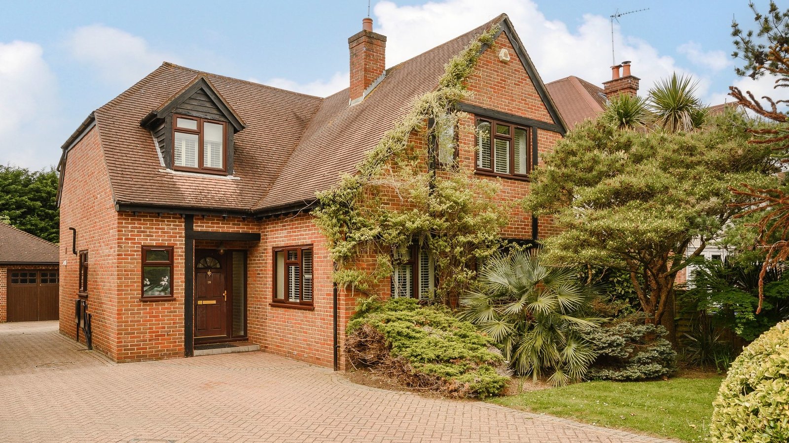 4 bedroom house for sale in Claremont Road, Claygate, Esher, KT 0PL