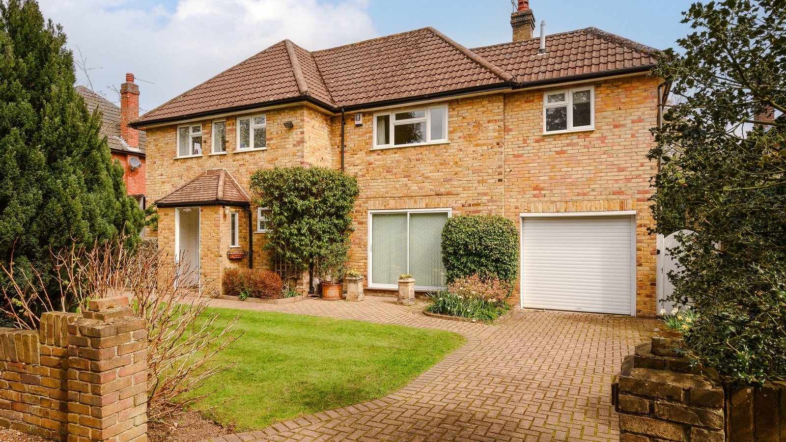 3 bedroom house for sale in Oxshott Way, Cobham, KT11 2RU Grosvenor