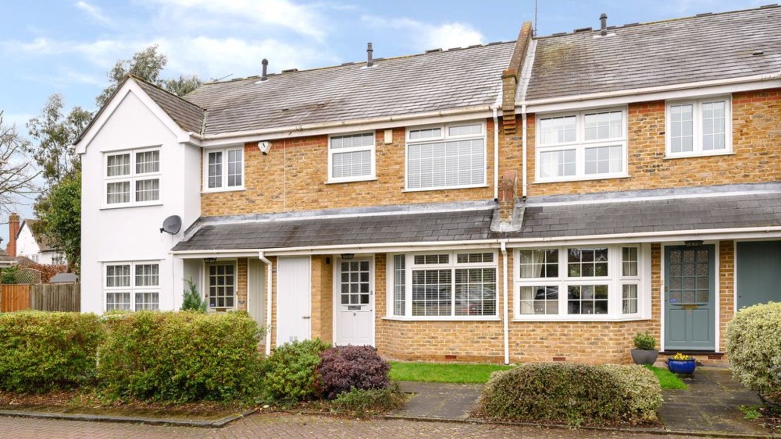 3 bedroom house for sale in Ravenswood Close, Cobham, KT11 3AQ