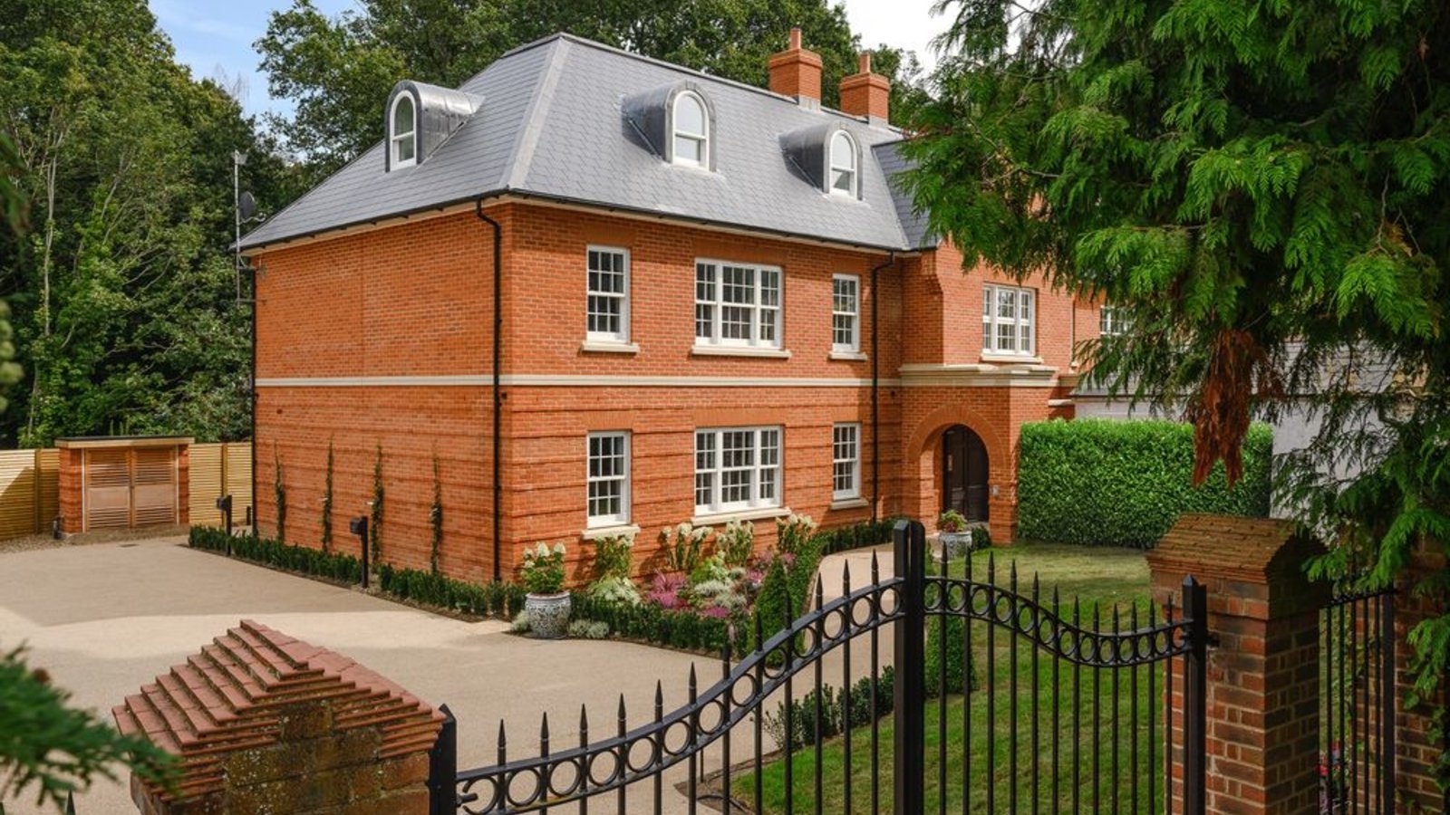 2 bedroom apartment for sale in , Regina House, 30 Green Lane, Cobham