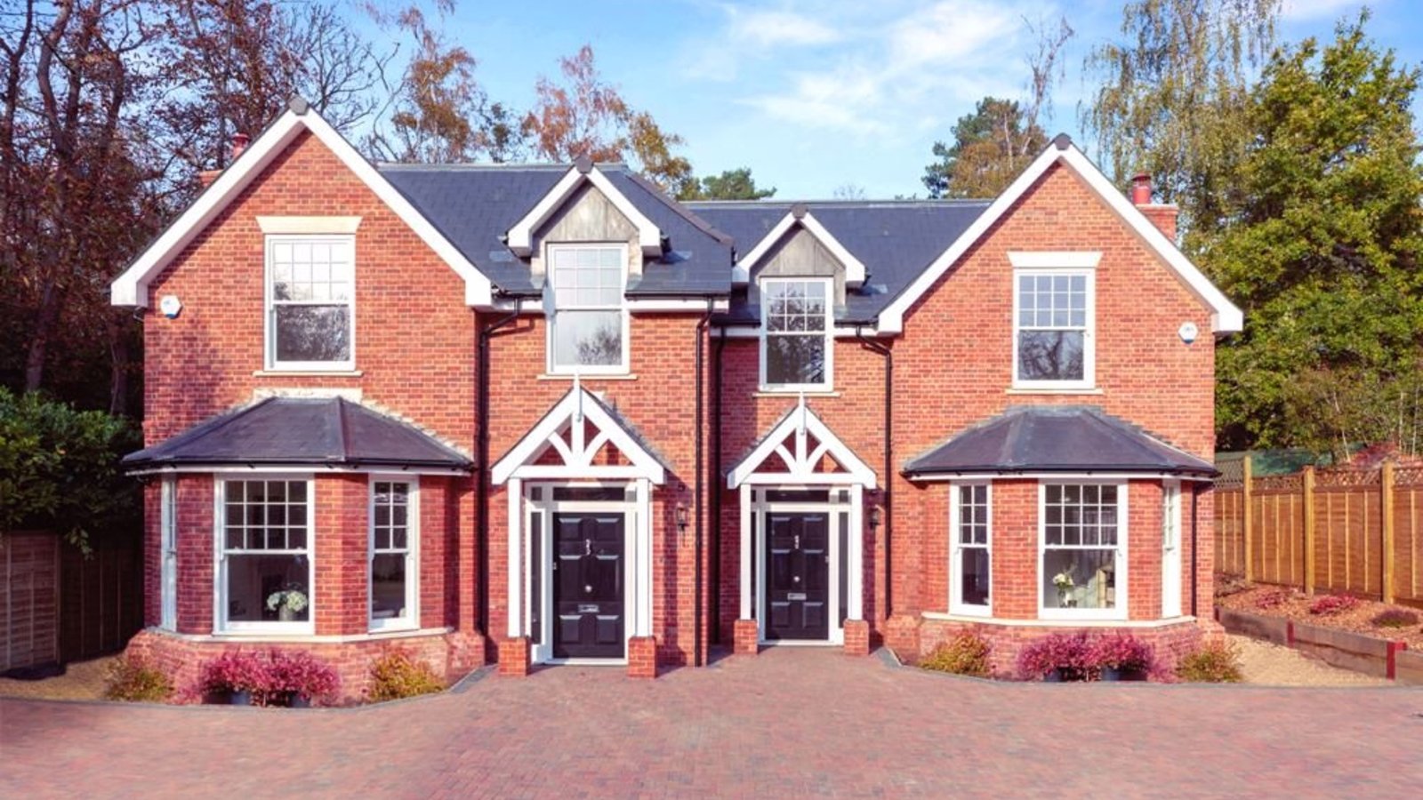 4 bedroom new house for Sale in Sandy Lane, Cobham, KT11 Grosvenor