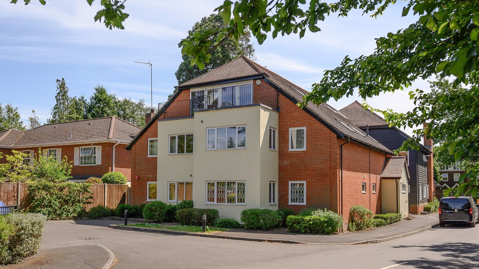 3 bedroom flat for sale in Semaphore, 30 Stoke Road, Cobham, KT11 3BF