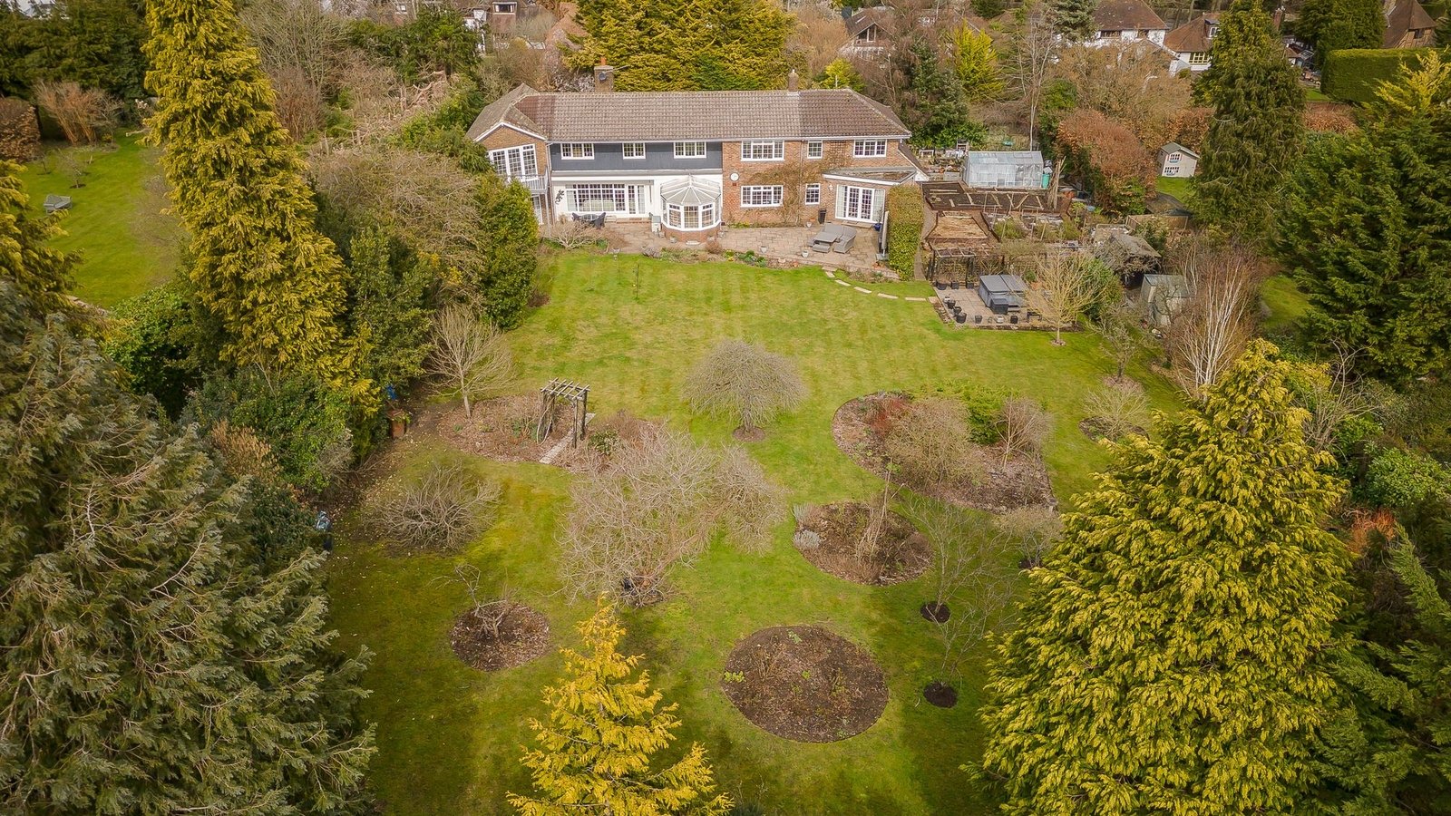 5 bedroom house for sale in Tyllwyn Rowbarns Way, East Horsley