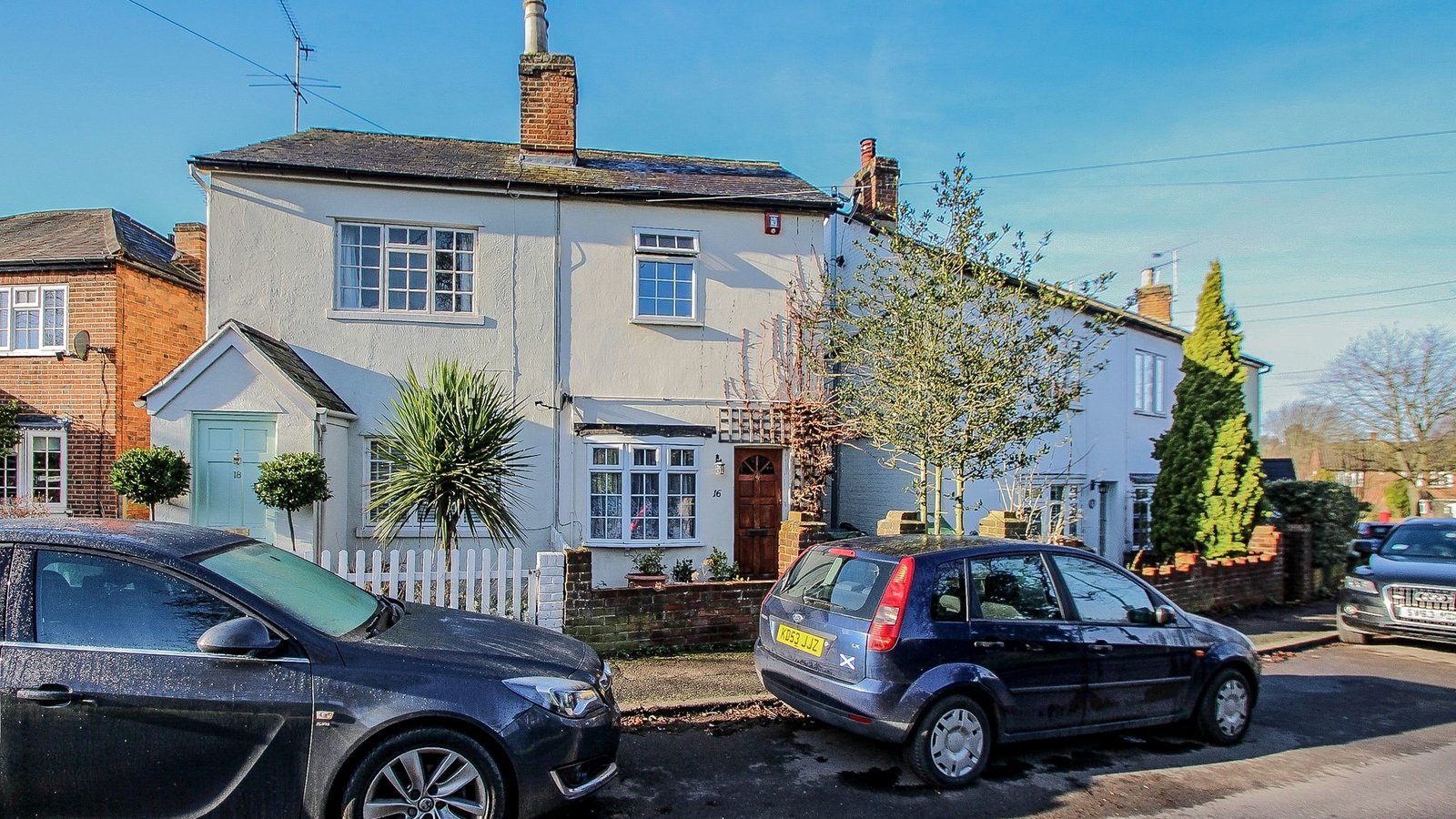 2 bedroom house to rent in Common Road, Claygate, Esher, KT10 0HJ