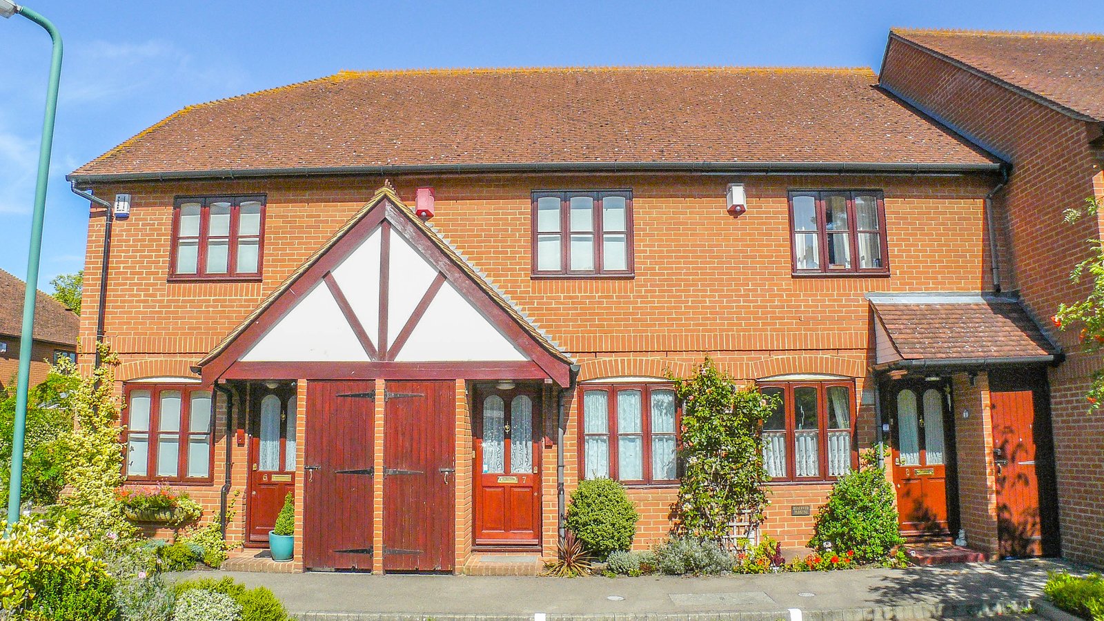 2 bedroom house to rent in Foley Mews, Claygate, KT10 ...