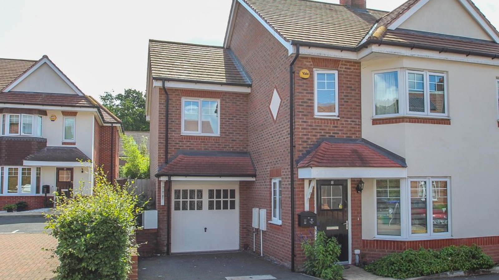 4 bedroom house to rent in Soprano Way, Esher, KT10 0DG Davies