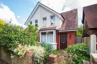 2 Bedroom house Under Offer, Aston Road,  Claygate, KT10