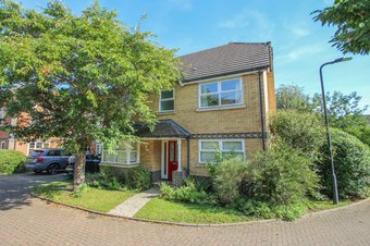4 Bedroom house Sold, Bourne Close, Thames Ditton, KT7