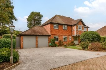 5 Bedroom house Sale Agreed, Brooklands Close,  Cobham, KT11