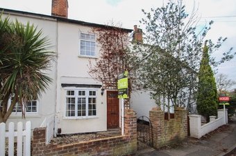 2 Bedroom house For Sale, Common Road, Claygate, KT10
