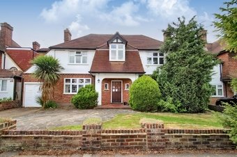 4 Bedroom house Sale Agreed, Cumberland Drive, Hinchley Wood, KT10