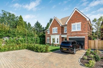 5 Bedroom house For Sale, Fairmile Lane,  Cobham, KT11