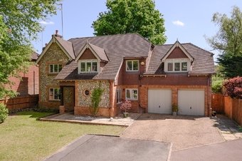 5 Bedroom house For Sale, Falconwood, East Horsley, KT24