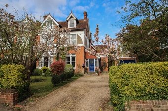5 Bedroom house Sale Agreed, Foley Road, Claygate, KT10