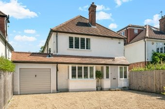 4 Bedroom house For Sale, Hare Lane,  Claygate, KT10