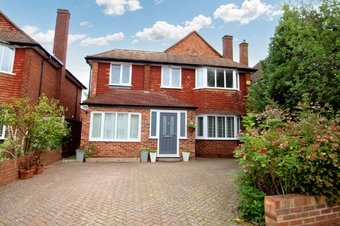 4 Bedroom house Sale Agreed, Harefield,  Esher, KT10