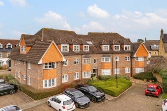 2 Bedroom flat Sale Agreed, Hayward Road,  Thames Ditton, KT7