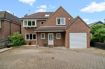 4 Bedroom house For Sale, Hogshill Lane,  Cobham, KT11