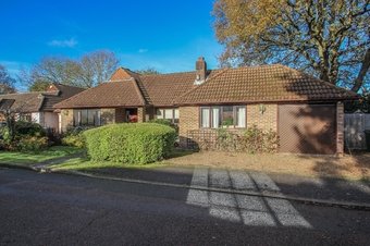 3 Bedroom bungalow For Sale, Judge Walk, Claygate, KT10