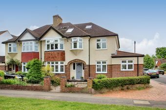 5 Bedroom house For Sale, Manor Road North,  Thames Ditton, KT7
