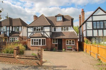 5 Bedroom house Sale Agreed, Manor Road South, Hinchley Wood, KT10