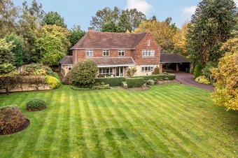 5 Bedroom house For Sale, Meadway,  Esher, KT10