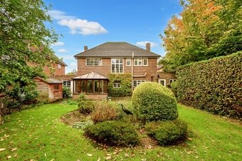 3 Bedroom house Sale Agreed, Oxshott Way,  Cobham, KT11