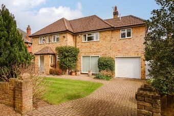 3 Bedroom house Sale Agreed, Oxshott Way,  Cobham, KT11