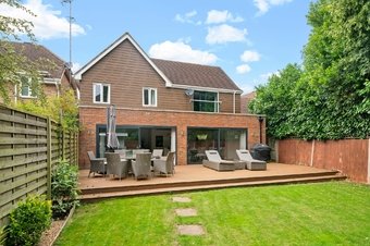 3 Bedroom house For Sale, Pendenza,  Cobham, KT11