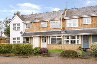 3 Bedroom house Sale Agreed, Ravenswood Close,  Cobham, KT11