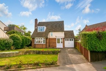 3 Bedroom house For Sale, Severn Drive,  Esher, KT10