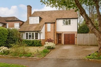 4 Bedroom house For Sale, Severn Drive,  Esher, KT10
