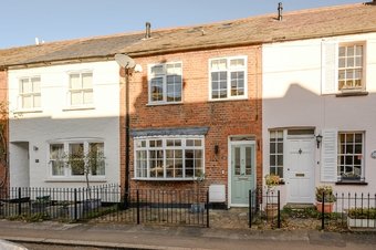 3 Bedroom house Under Offer, Station Road,  Claygate, KT10