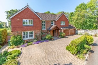 5 Bedroom house For Sale, Leigh Place,  Cobham, KT11