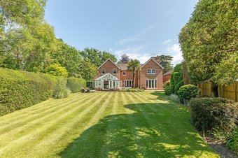 5 Bedroom house For Sale, Leigh Place,  Cobham, KT11