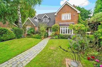 4 Bedroom house For Sale, Tower Gardens,  Claygate, KT10