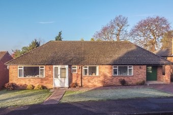 3 Bedroom bungalow For Sale, Trystings Close, Claygate, KT10