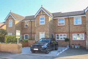 4 Bedroom house Sold, Weston Park Close, Thames Ditton, KT7