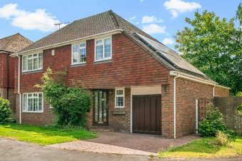 3 Bedroom house For Sale, Woodlands Close,  Claygate, KT10