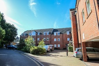 2 Bedroom apartment Let Agreed, Station Way,  Claygate, KT10