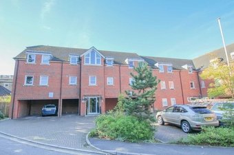 2 Bedroom flat Let, Station Way,  Claygate, KT10