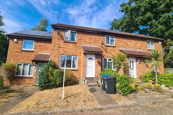 3 Bedroom house To Let, Clover Court,  Woking, GU22