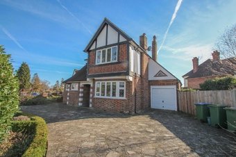 3 Bedroom house Let, Cumberland Drive,  Esher, KT10