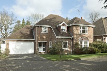 4 Bedroom house Let Agreed, Howitts Close, Esher, KT10