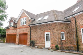 1 Bedroom Annexe Let Agreed, Leigh Hill Road, Cobham, KT11