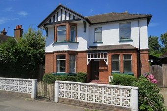 4 Bedroom house Let Agreed, Lower Green Road, Esher, KT10