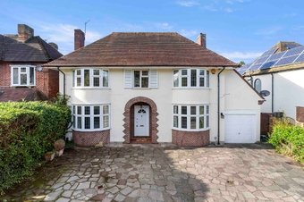 4 Bedroom house Let, Manor Road South,  Esher, KT10