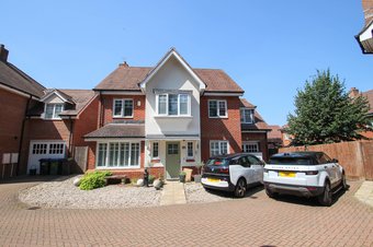 4 Bedroom house Let Agreed, Soprano Way, Hinchley Wood, KT10