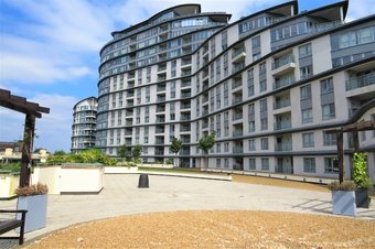 2 Bedroom apartment Let Agreed, Station Approach, Woking, GU22